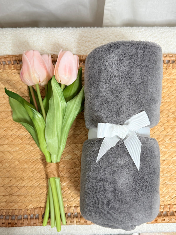 Plaid Brodé Gris